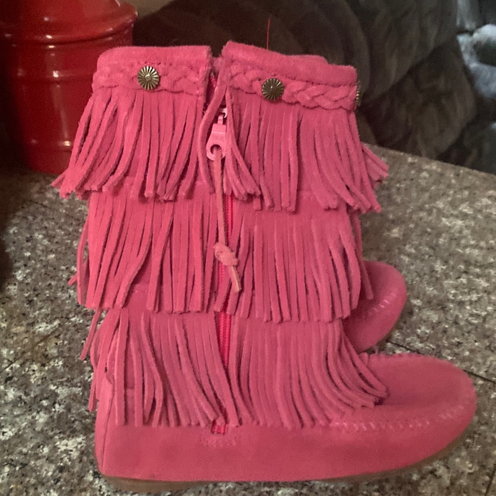 Minnetonka boots pink Size 5